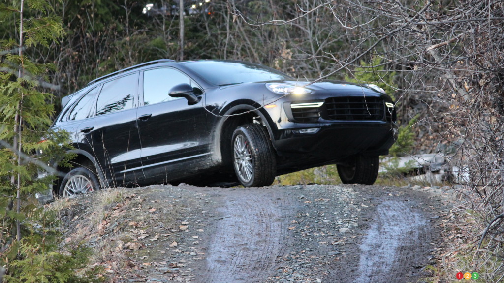 2015-PORSCHE-CAYENNE