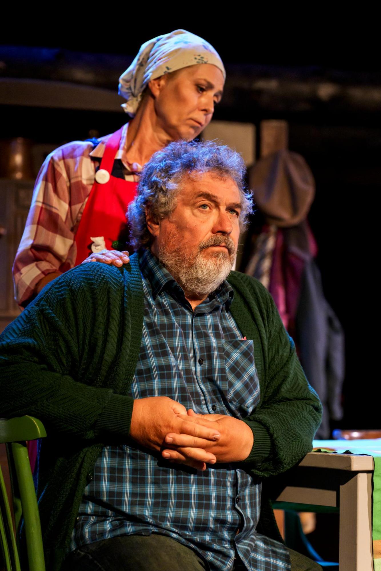 Rakvere Teatri suvelavastus „Lahkumine“, mille publik mullu soojalt vastu võttis ja aasta lemmikuks valis, jõudis tänavu taas Loobu mõisa aidas vaatajate ette. 